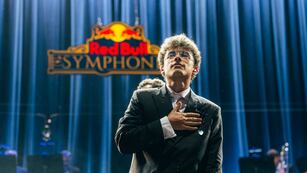 Trueno hizo vibrar el Teatro Coliseo con la primera edición de Red Bull Symphonic en Argentina