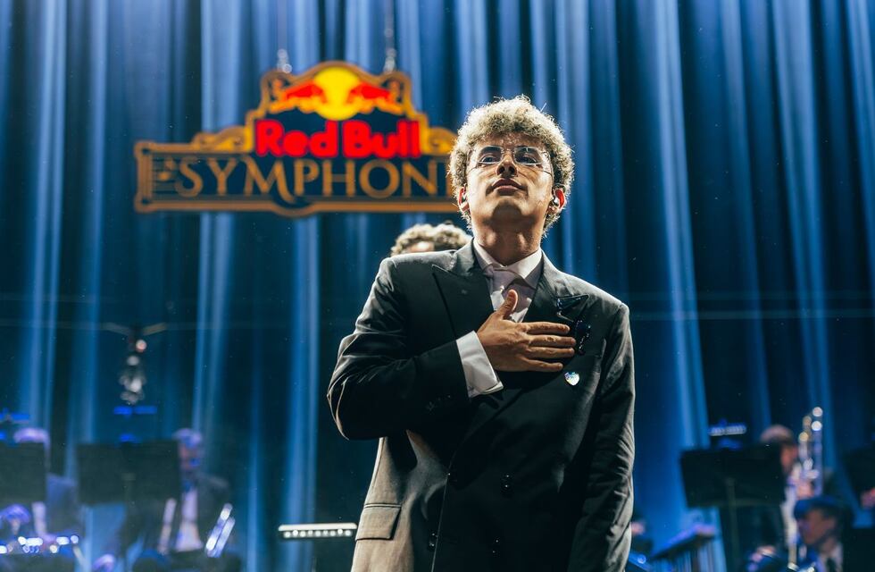 Trueno hizo vibrar el Teatro Coliseo con la primera edición de Red Bull Symphonic en Argentina