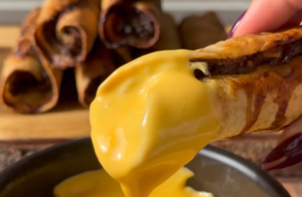 Ni hamburguesa ni empanada: la receta de rolls con carne picada y cheddar que te va a salvar la cena