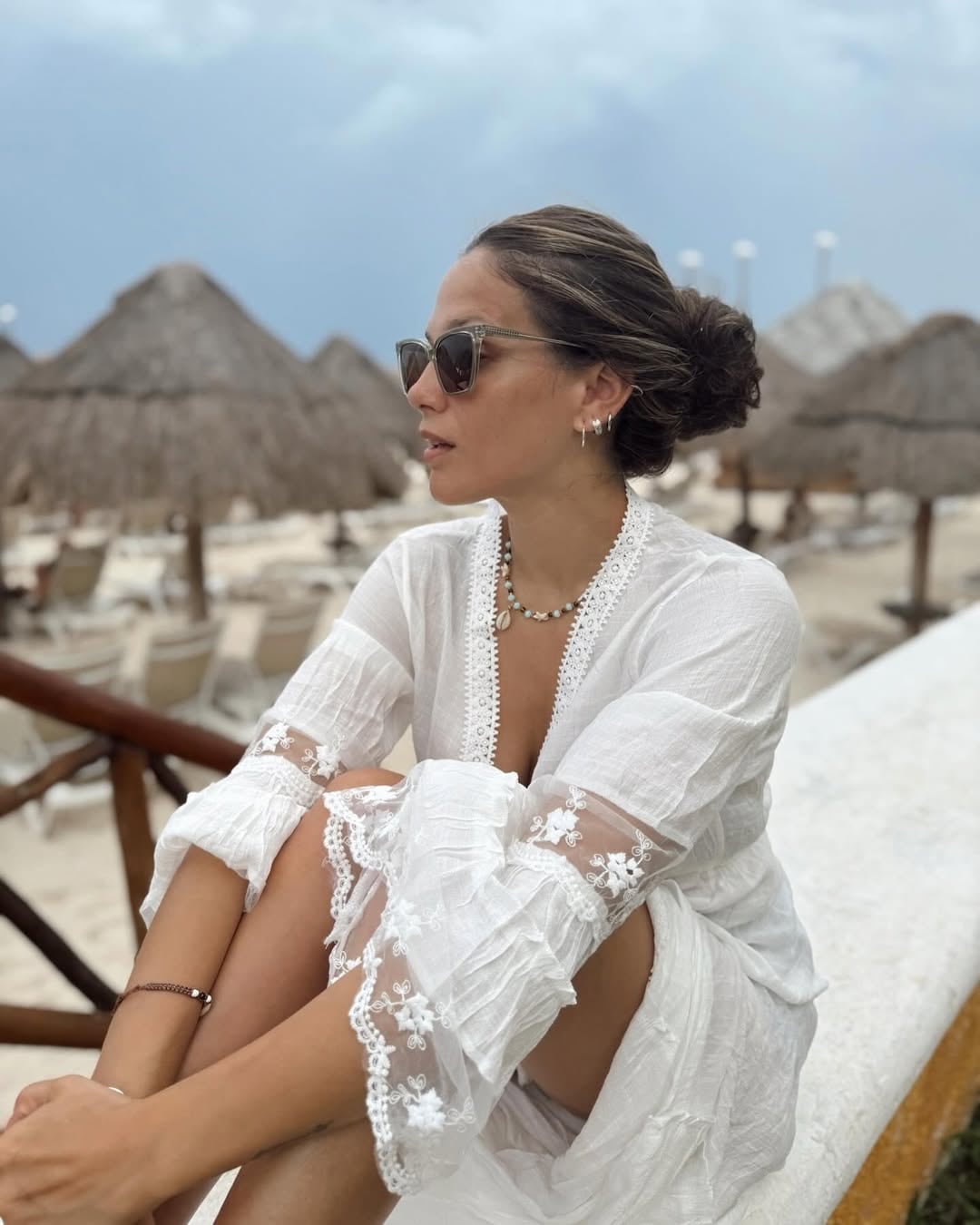 Desde México, Barbie Vélez deslumbró con un traje de baño que será el look de playa tendencia de la temporada