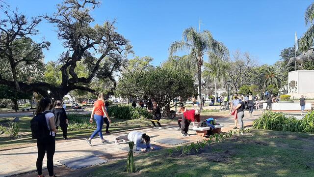 Manifestación de gimnasios y gastronómicos autoconvocados en la Plaza 25 de Mayo