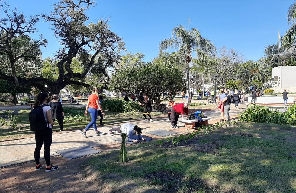 Gimnasios y gastronómicos se manifestaron en la Plaza 25 de Mayo