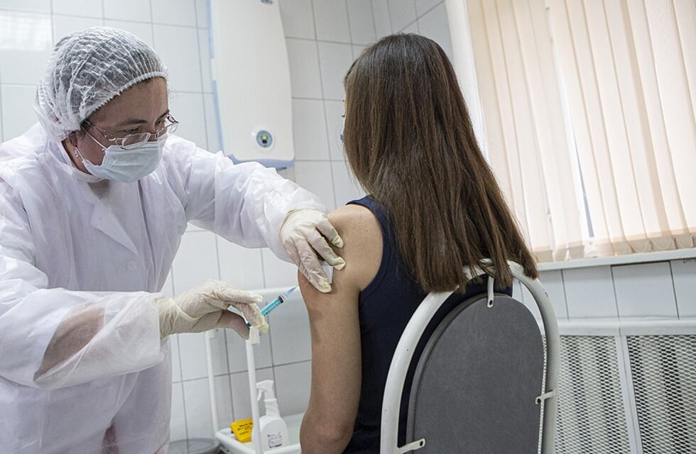 Este martes sigue la vacunación de personal docente y no docente en el interior santiagueño