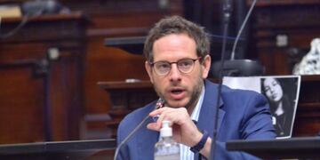 Lucas Ilardo, presidente del Bloque de Senadores del FDT-PJ, dijo que el Ejecutivo está "paralizado" ante la segunda ola de la pandemia. Gentileza FdT