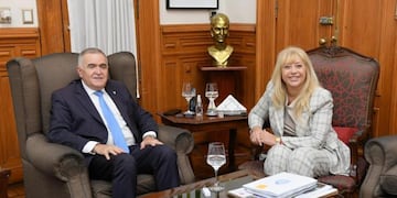 En una mesa de coordinación se revisaron alternativas de infraestructura, la licitación en barrio 360 Viviendas y metas de ejecución para 2026–2027.