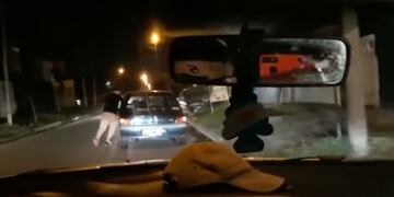 El momento en que el hombre baleó a Rodríguez.