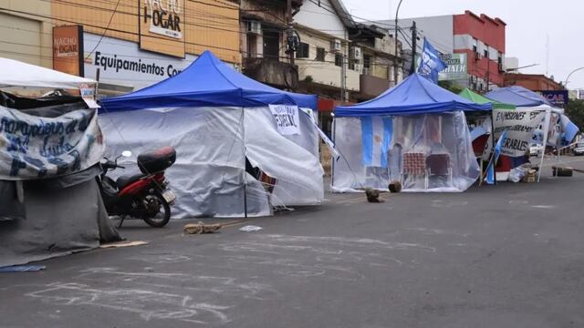 Docentes autoconvocados de Misiones persisten en su reclamo salarial.