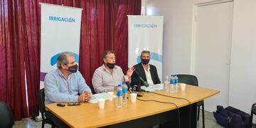 Sergio Marinelli en la subdelegación de Aguas del Río Diamante.