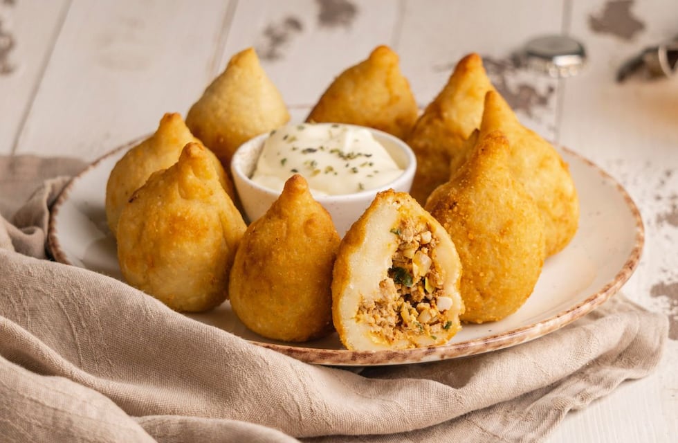 Qué son las coxinhas, típicas croquetas brasileñas que enloquecen a los argentinos