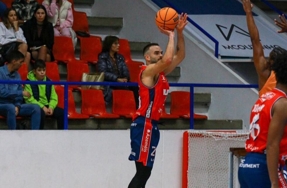 El Oliveirense de Pablo Bertone sigue con la racha ganadora y se mantiene en la cima de las posiciones