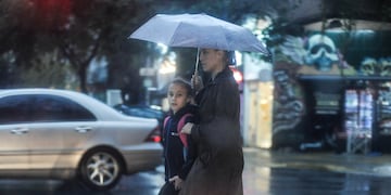 Lluvia y tormenta en la ciudad de Buenos Aires , Argentina
Gente con paraguas 
Zona de Palermo 
Foto Federico Lopez Claro