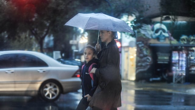 Lluvia y tormenta en la ciudad de Buenos Aires , Argentina
Gente con paraguas 
Zona de Palermo 
Foto Federico Lopez Claro