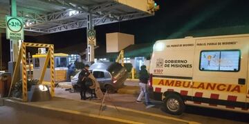Perdió el control del vehículo e impacto contra las columnas del peaje de Fachinal