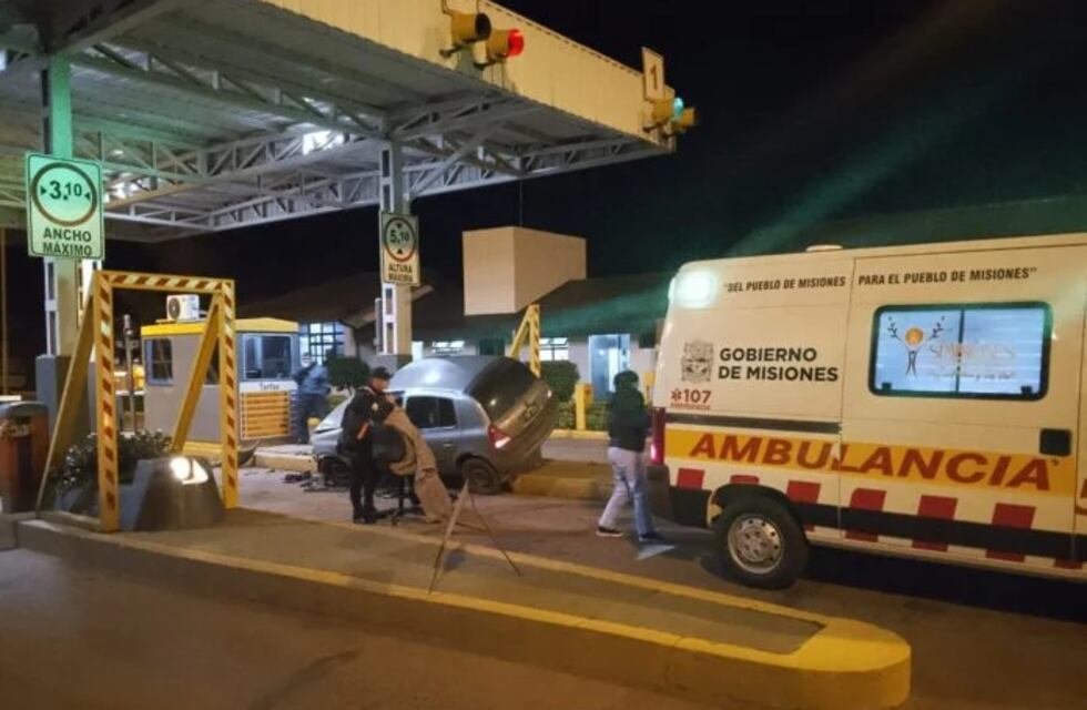 Perdió el control del vehículo e impactó contra las columnas del peaje de Fachinal