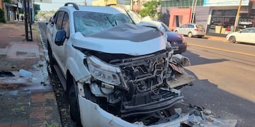 Una camioneta perdió el control e impactó en un local comercial de Posadas