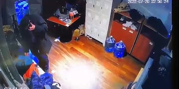 Se hizo pasar por cliente y robó a todos los empleados.