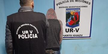 Fue detenido mientras cargaba una columna de hierro en Puerto Iguazú.