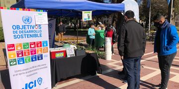 Jóvenes comprometidos con el medio ambiente impulsaron esta campaña, con la idea de concientizar sobre la separación de residuos.