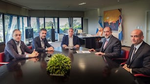 El gobernador Martín Llaryora firmó el convenio con el CFI para la entrega de créditos para pymes. (Gentileza Gobierno de Córdoba).