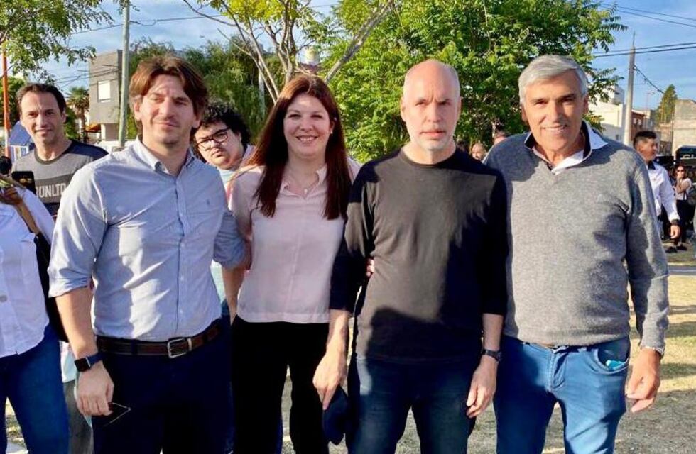 Rosío Antinori y Carlos Ávila con Rodriguez Larreta en Bahía Blanca