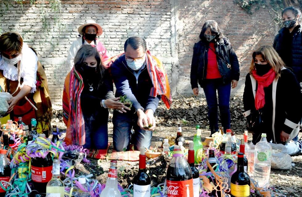 Mes de la Pachamama en Jujuy: rituales y homenaje en la Municipalidad