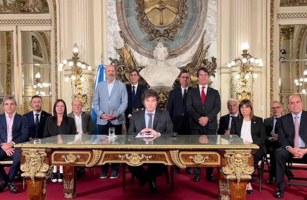 Milei firmó un DNU con más de 300 reformas para iniciar la “desregulación económica de la Argentina”