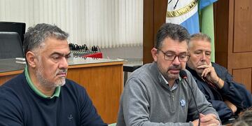Germán Cáceres -secretario de Desarrollo Social y Salud-, Germán Bottero y Marcelo Pfaffen, Coordinador de Zoonosis de la Municipalidad de Rafaela
