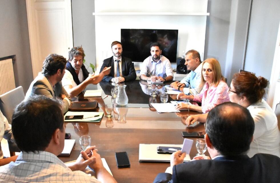 Azcué le pidió a sus funcionarios la declaración jurada de bienes y certificado de antecedentes