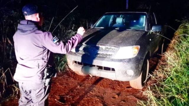 Recuperan una camioneta robada en un asalto en Bernardo de Irigoyen.