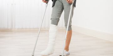 Los delincuentes llegaron en muletas y asaltaron a pacientes y médicos en Rosario (Imagen ilustrativa).