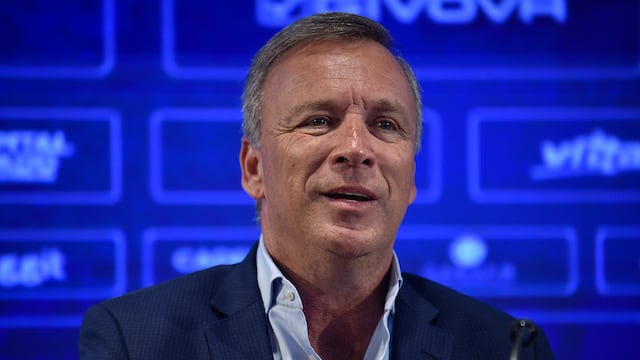 Andrés Fassi durante la conferencia de prensa que dio este lunes, tras la desvinculación de Pedro Caixinha como DT de Talleres. (Ramiro Pereyra / La Voz)
