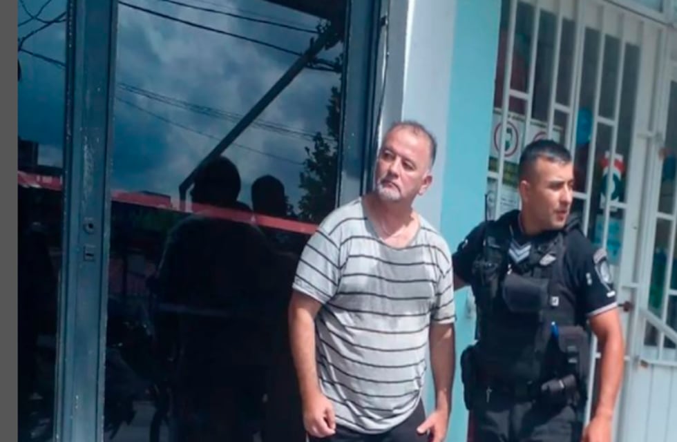 Se afixió por un pedazo de comida y la policía lo salvó en Villa Carlos paz
