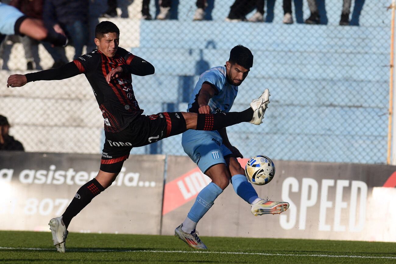 Futbol Nacional . Racing le ganó  a Patronato 1 a 0 en Nueva Italia. Ramiro Pereyra /LaVoz