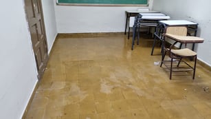 La escuela Ricardo Rojas de Córdoba sufrió inundaciones por el fuerte temporal.