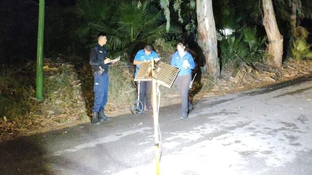 En la zona no hay veredas y la gente debe caminar sobre la calle, sin mencionar la poca iluminación que esta presenta.