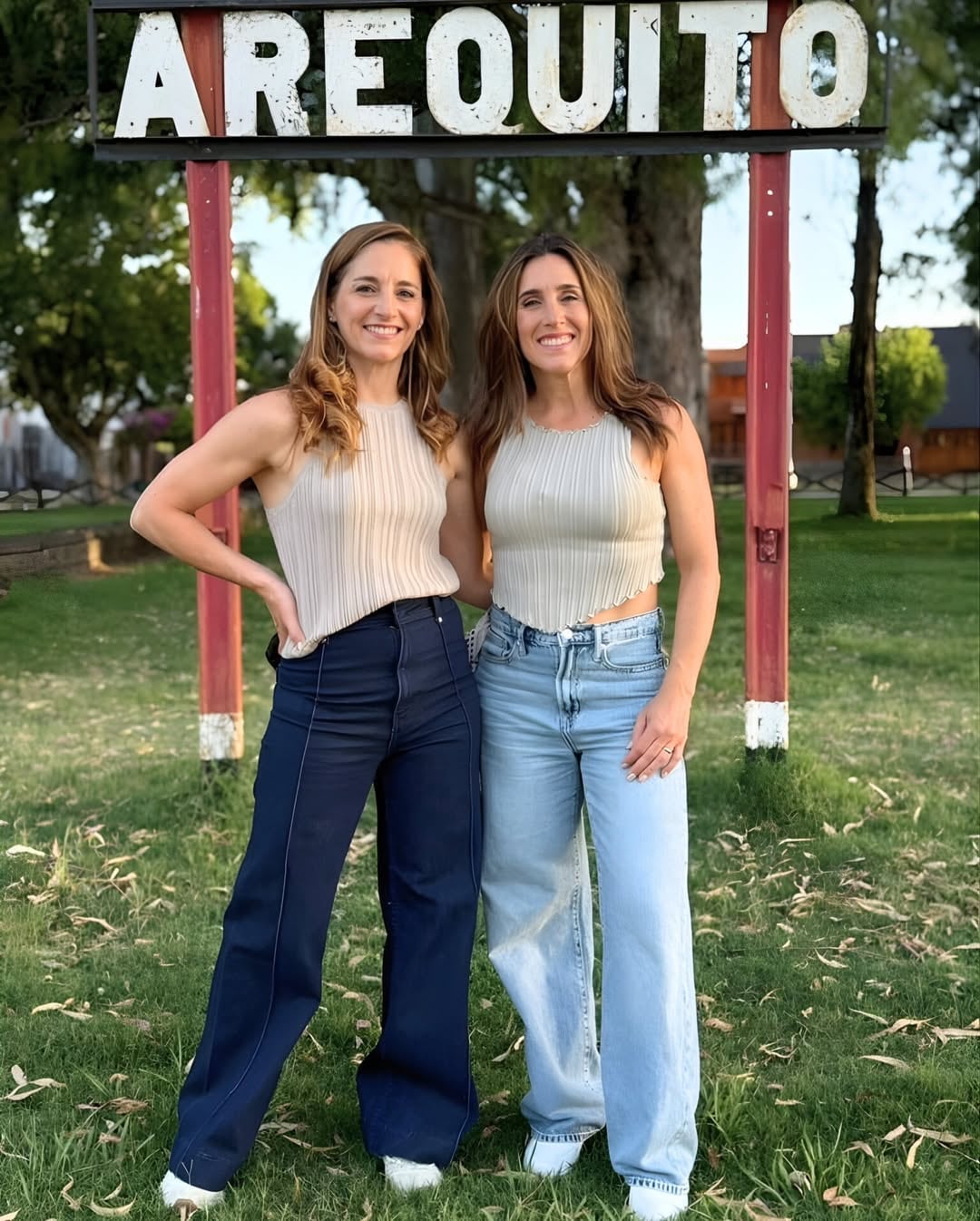 Nati y Sole en su querido Arequito.