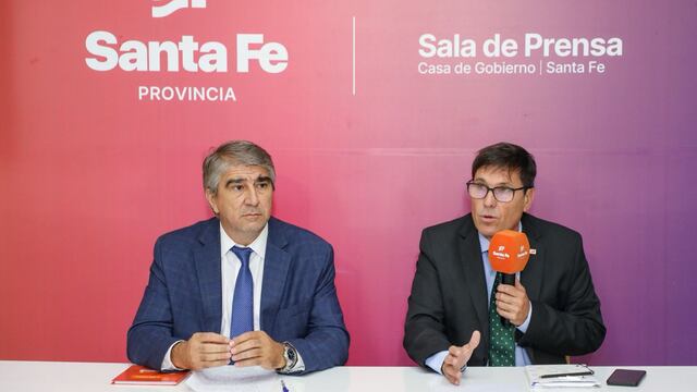 Los ministros de Gobierno e Innovación Pública, Fabián Bastia y de Educación, José Goity.