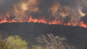 Incendios en Córdoba. Las llamas, a 2 kilómetros de San Esteban, en Punilla. (Carlos Romero / La Voz)