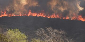 Incendios en Córdoba. Las llamas, a 2 kilómetros de San Esteban, en Punilla. (Carlos Romero / La Voz)