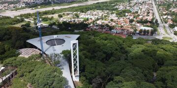 Con la ciudad de San Salvador de Jujuy a sus pies, el Centro Cultural Lola Mora será tras su apertura "un punto de encuentro para la creación y el pensamiento".