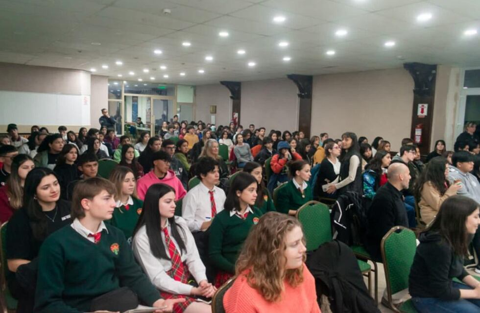 Primera capacitación de la Simulación del Modelo ONU en Tierra del Fuego