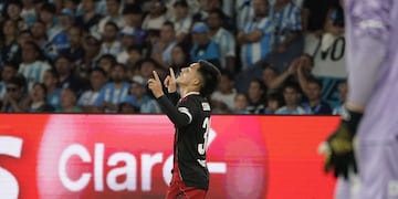 River perdió con Racing, quedó eliminado de los playoffs, y ahora le toca rezar para ingresar a Copa Libertadores.