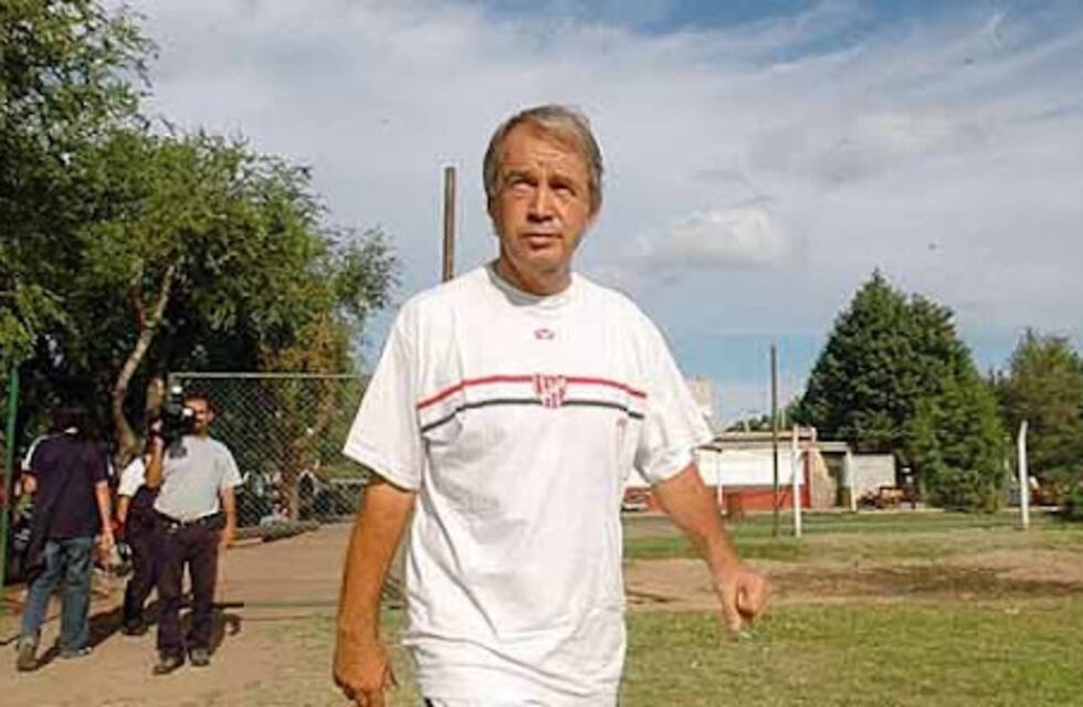 “El Chavo” Anzarda vuelve al banco de Huracán
