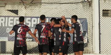 Sporting superó 3 a 1 a Huracán de ingeniero White.