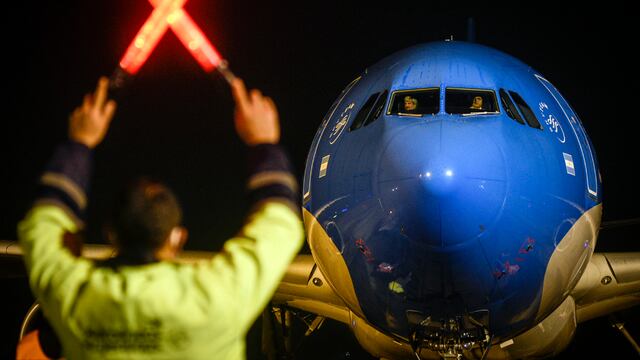 Arribaron hoy al Aeropuerto Internacional de Ezeiza un total de 2.051.000 vacunas contra el Covid-19 en tres vuelos que trajeron 768 mil dosis de Sinopharm, 733 mil de AstraZeneca y Oxford y 550 mil del componente 2 de la Sputnik V, por lo que la Argentina ya recibió 30.487.730 inoculaciones en el marco del Plan Estratégico de Vacunación contra el Covid-19 que el Gobierno nacional despliega en todo el país. (Presidencia)