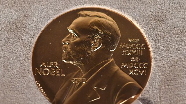 Tres científicos ganaron el Nobel de Física por sus estudios sobre electrones.