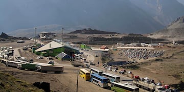 Demoras en el paso internacional.