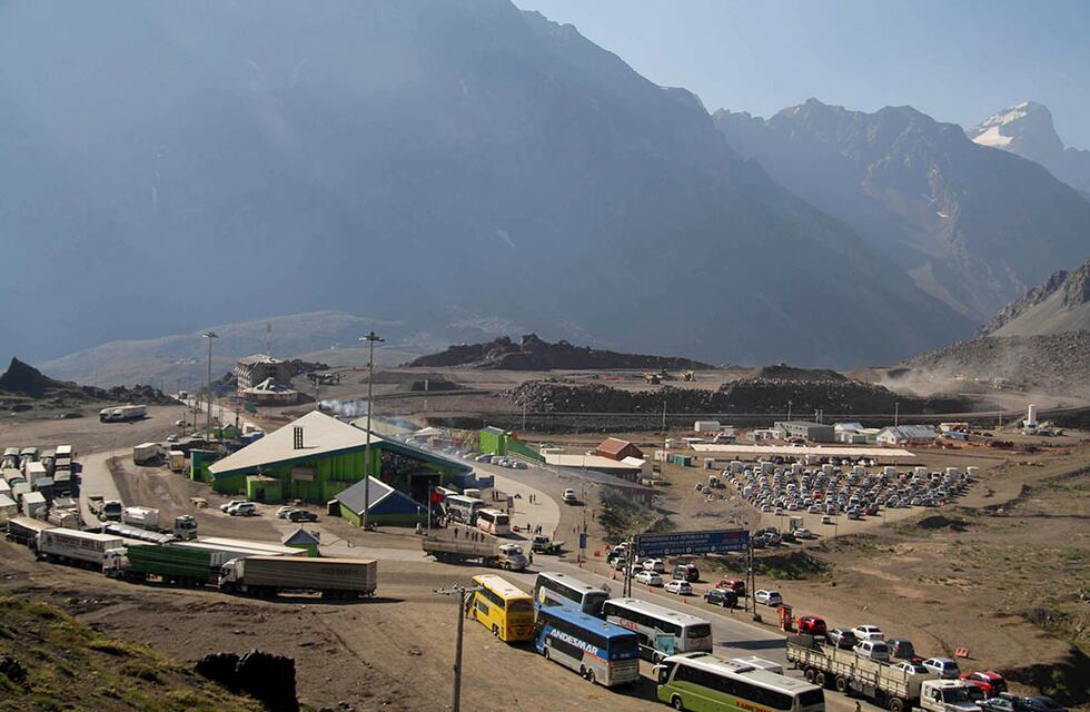 El paso internacional fue un caos: la demora fue de hasta 12 horas para ingresar a Mendoza