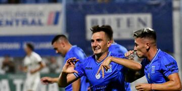 Nahuel Cainelli le dio la primera victoria del torneo a Estudiantes en Río Cuarto (Tomás Fragueiro / La Voz)