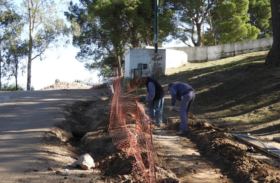 Punta Alta: continúa la obra de cordón cuneta y pavimento articulado en el parque San Martín
